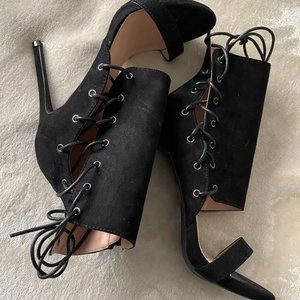 Size 9 Fashion Nova Tie Leg Heel Shoes